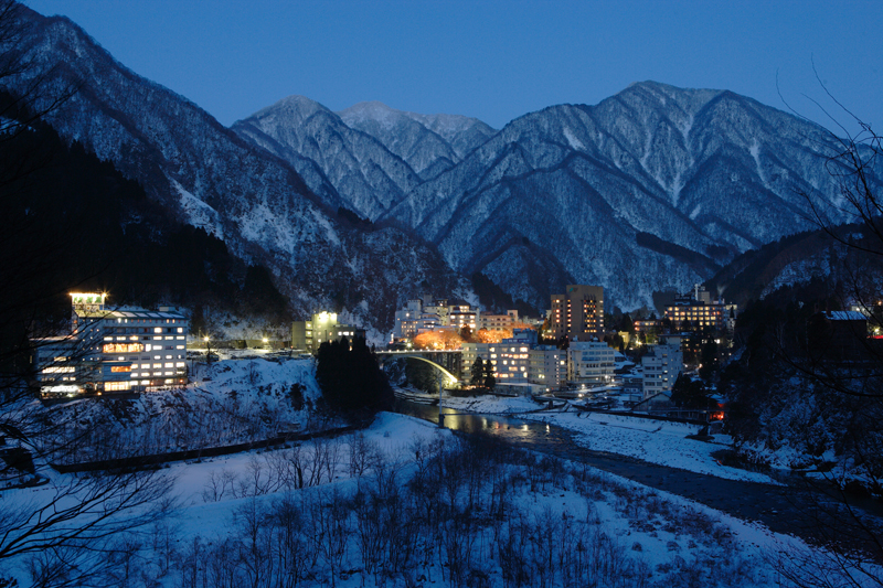 Unazuki Onsen is a beautiful hot spring town that overlooks the splendid nature of Kurobe Gorge