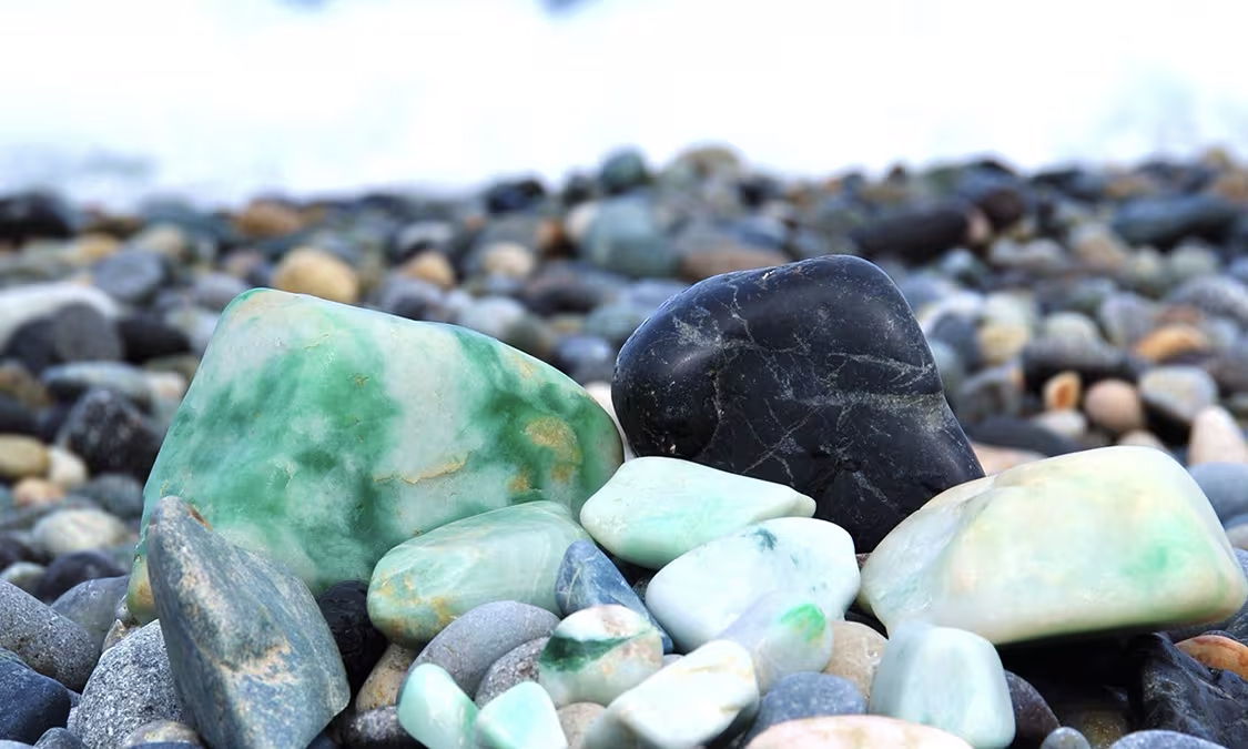 Hisui Coast, Toyama, jade stones